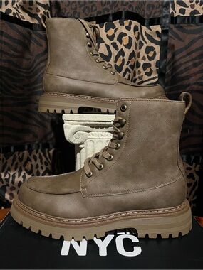 Madden NYC Moc Toe Boots New Sz 10 wBox